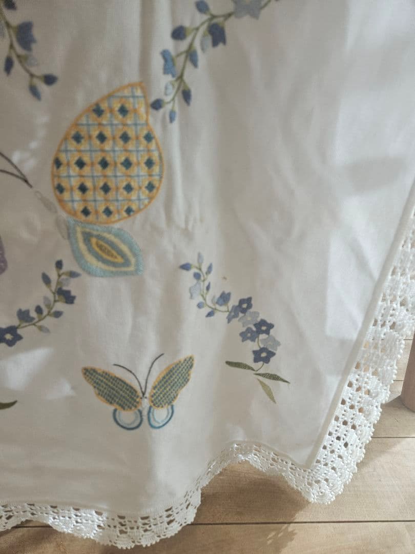 希少　フランスアンティーク風　テーブルクロス　マルチカバー　蝶々　刺繍