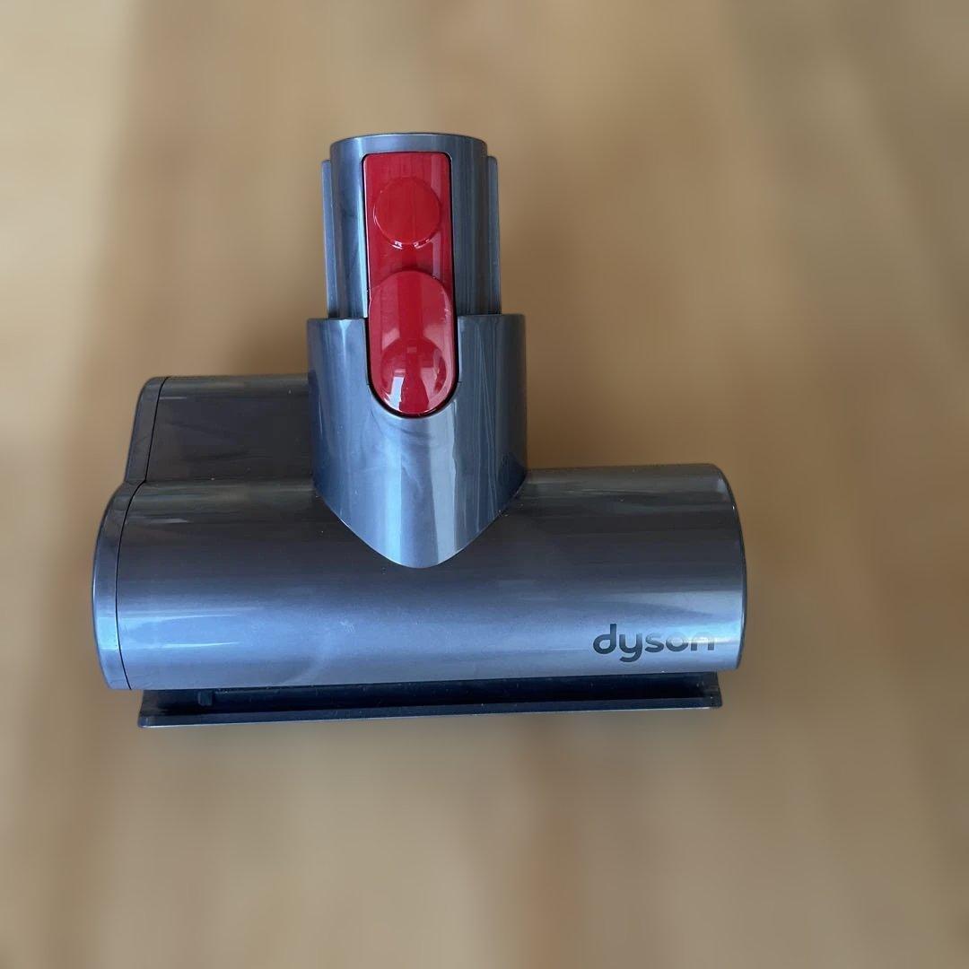 [ジャンク品]Dyson V8fluffy+ 充電器・ノズル付き