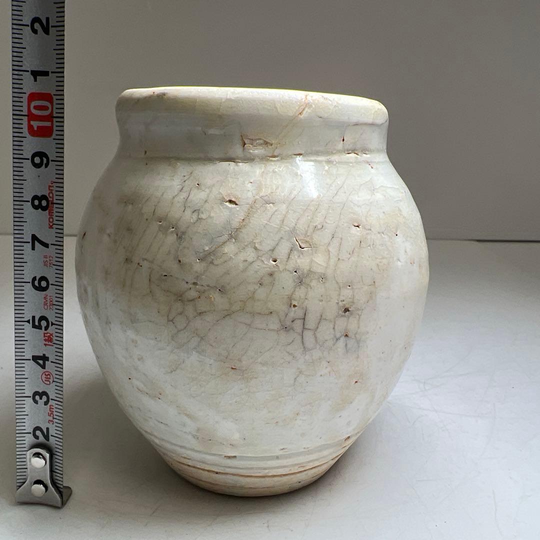 時代　白磁壺　高さ約10.5㎝　東Y8-0224②