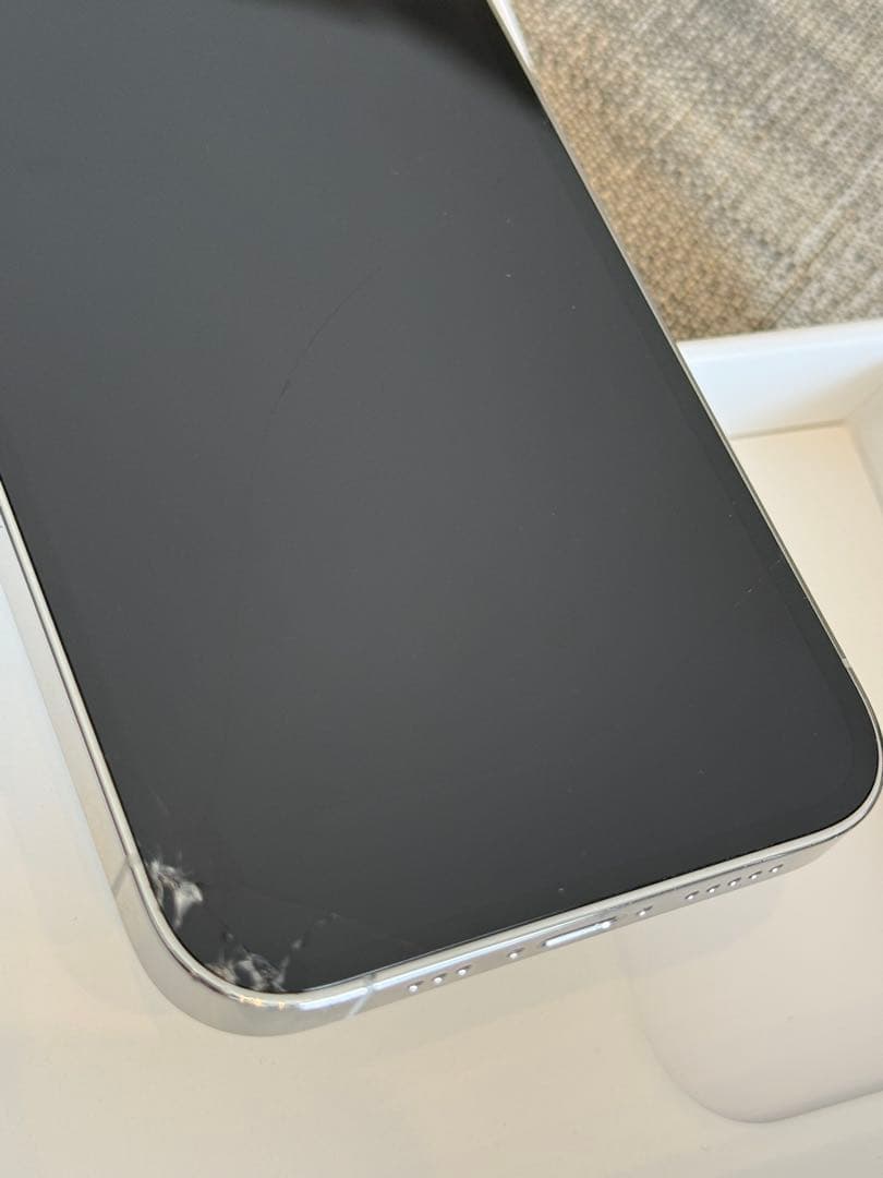 Apple iPhone13Pro本体のみ シルバー256GB 液晶下部ヒビあり