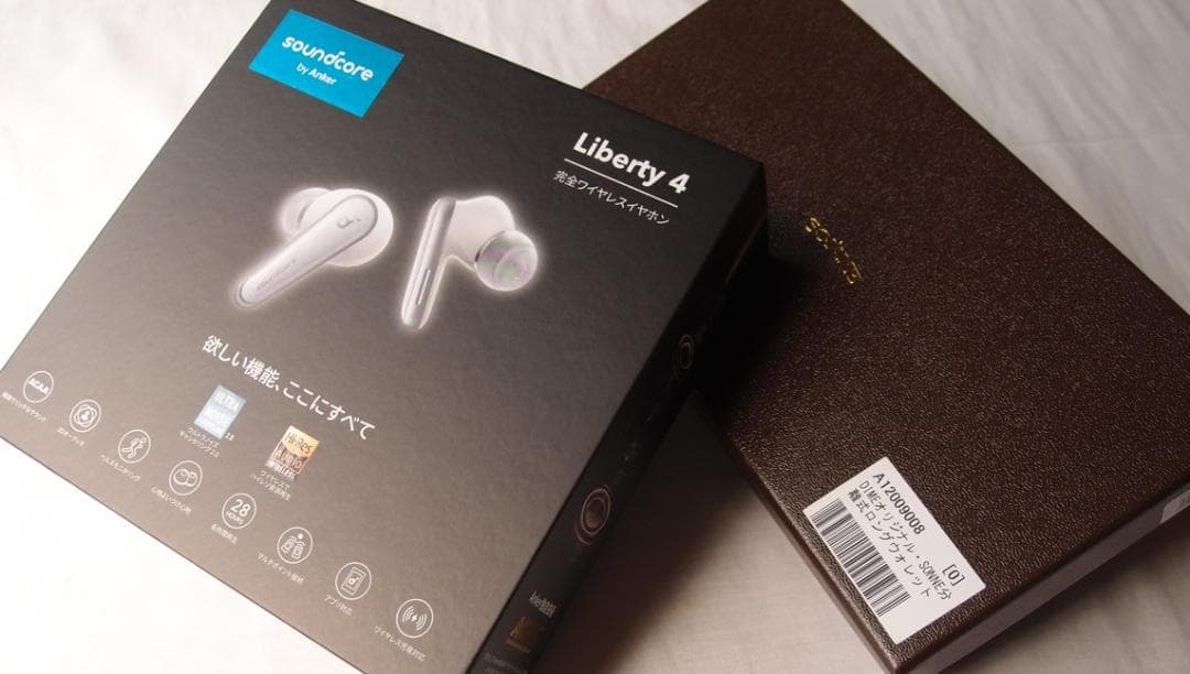 ⭐️お得⭐️Anker Liberty4白＋コンパクト財布
