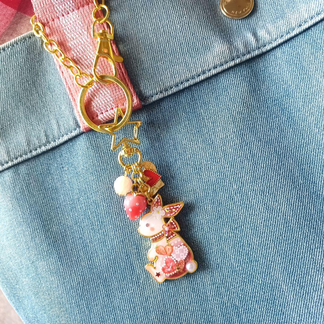 ♡苺みるく♡リボンうさぎ　レジンキーホルダー　ハンドメイド