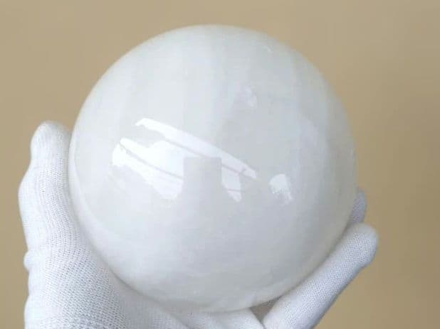 ヒマラヤ水晶　丸玉　スフィア　1.6Kg　木製台座付き！　天然石　①