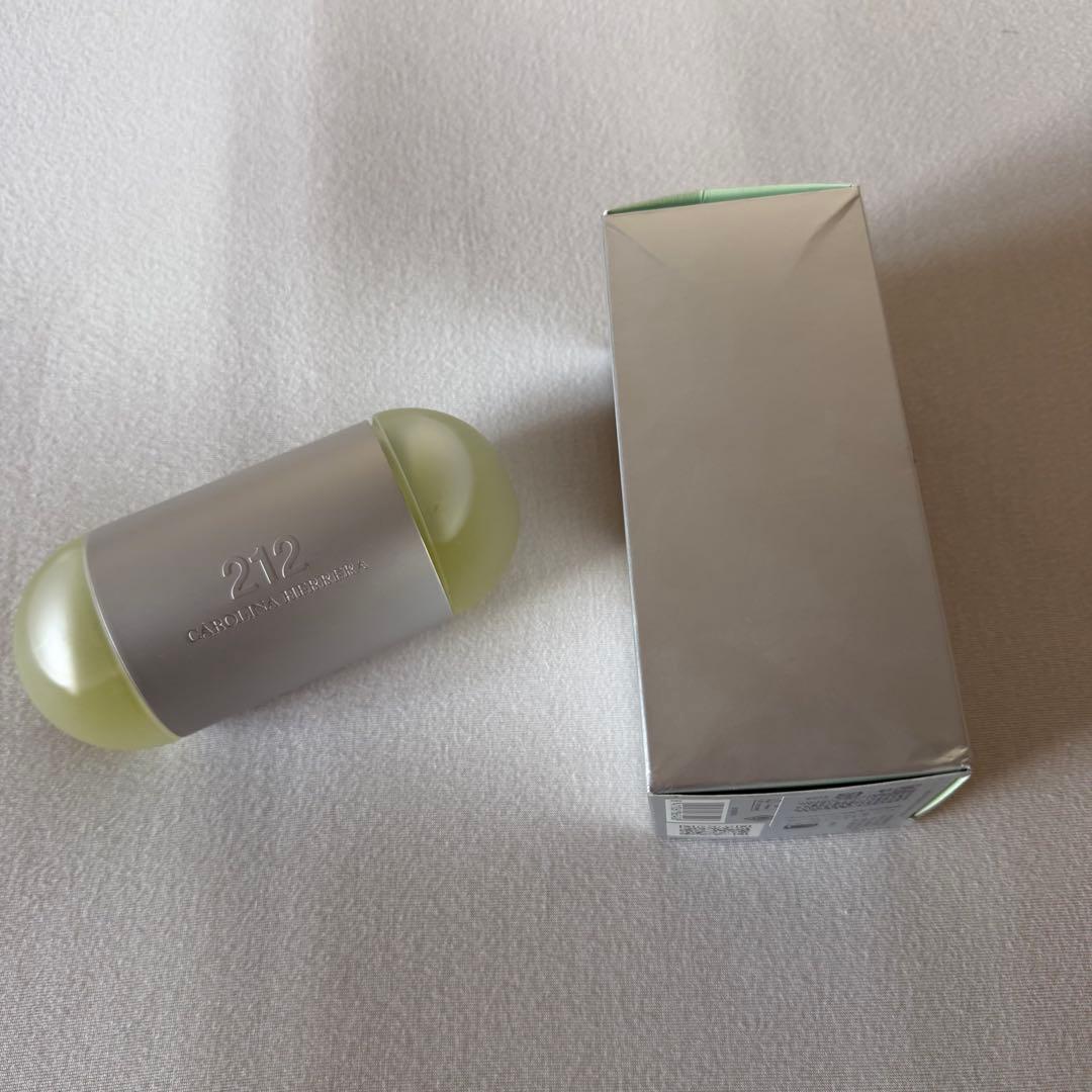 CAROLINA HERRERA 212 ユニセックス香水 100ml箱付き
