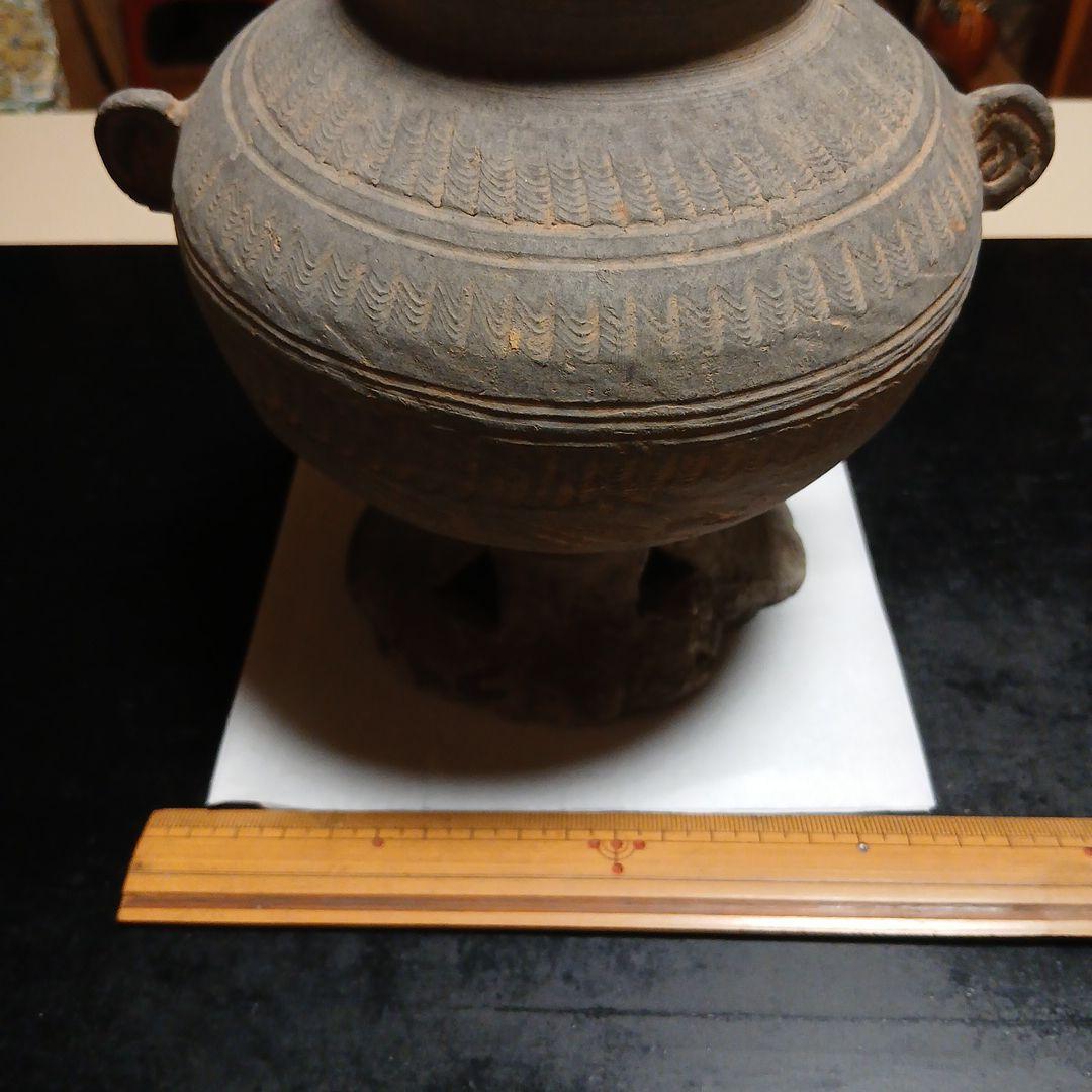 須恵器・耳付き胴体が丸い壺　高台付き