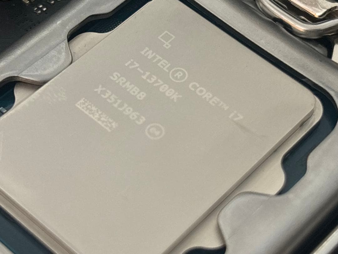 MSI B760 GAMEING PLUS WIFI ＋ i7 13700K