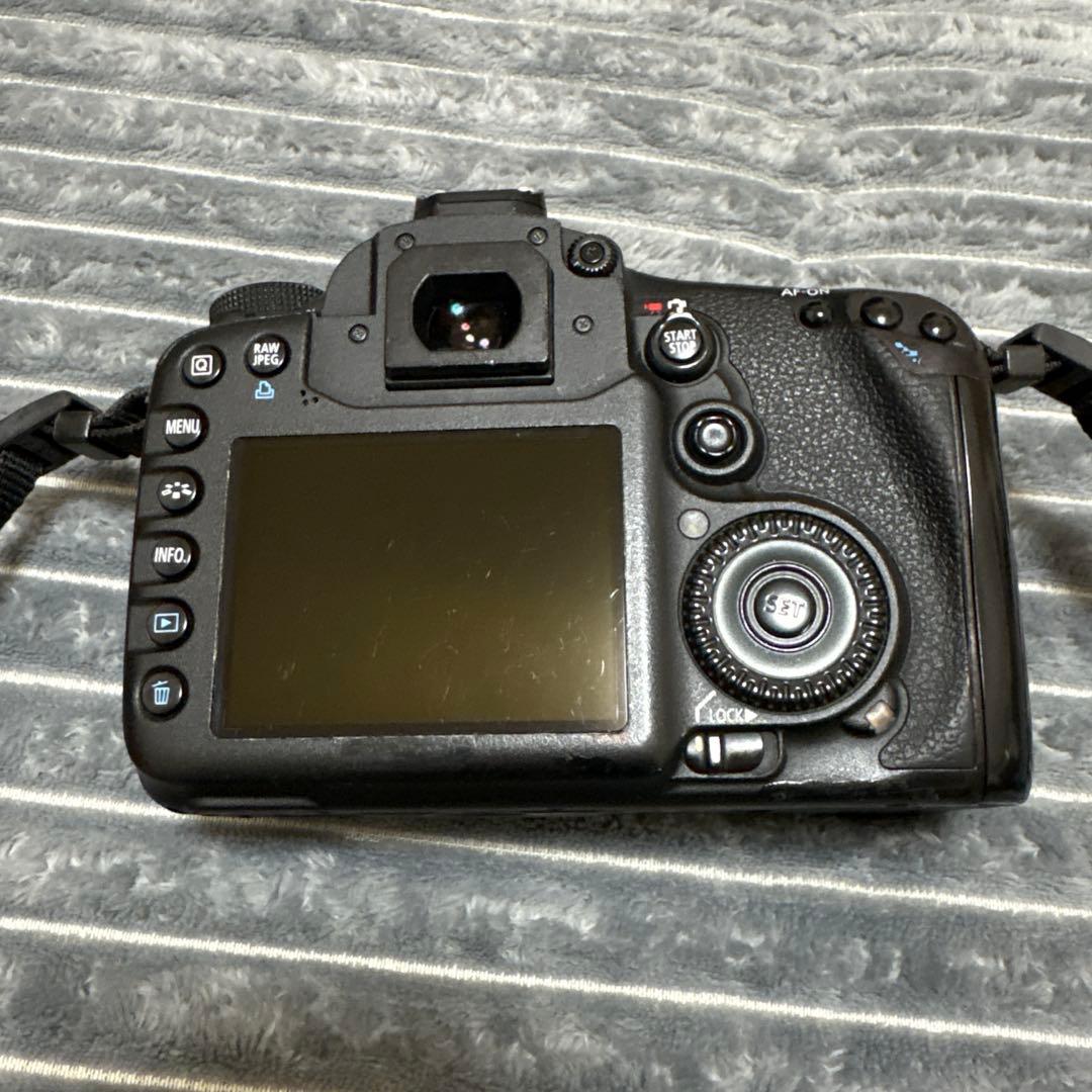 Canon EOS 7D デジタル一眼レフカメラ レンズ、カード付き