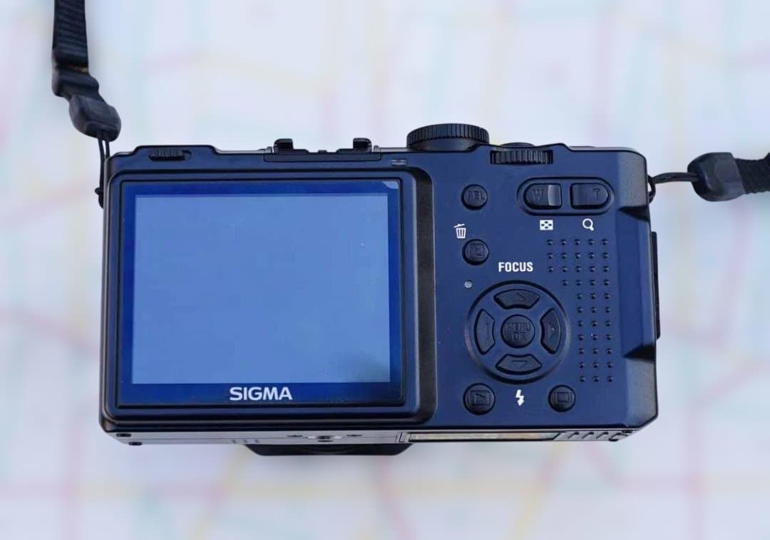 SIGMA コンパクトデジタルカメラ DP-1