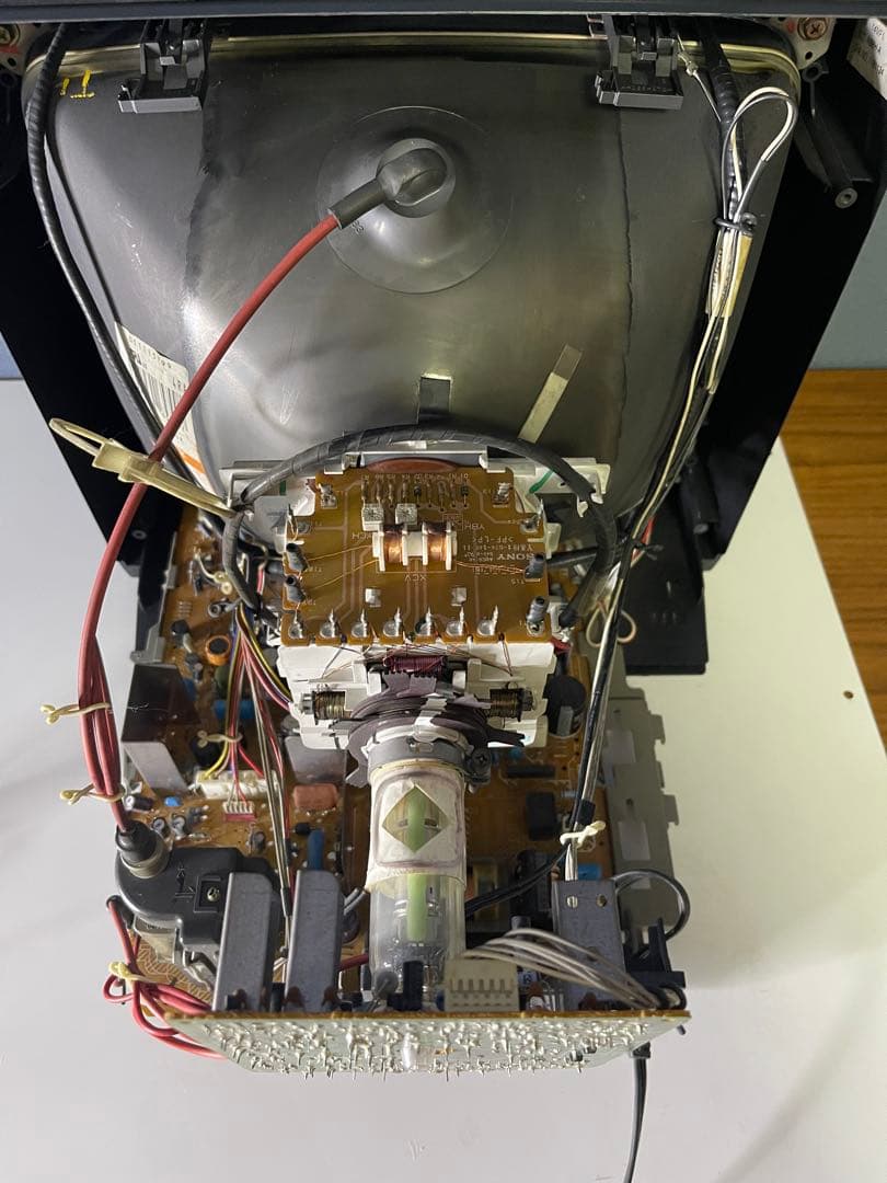『SONY 』Trinitron ブラウン管テレビ 本体　ソニー2000年製