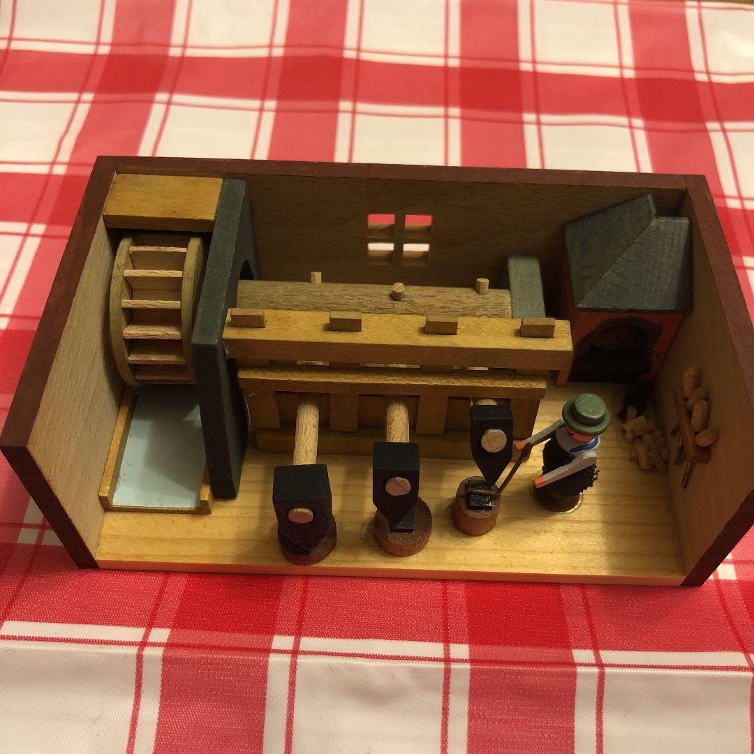 ドイツ製　ハンドメイド　木製ドールハウス　『工場』