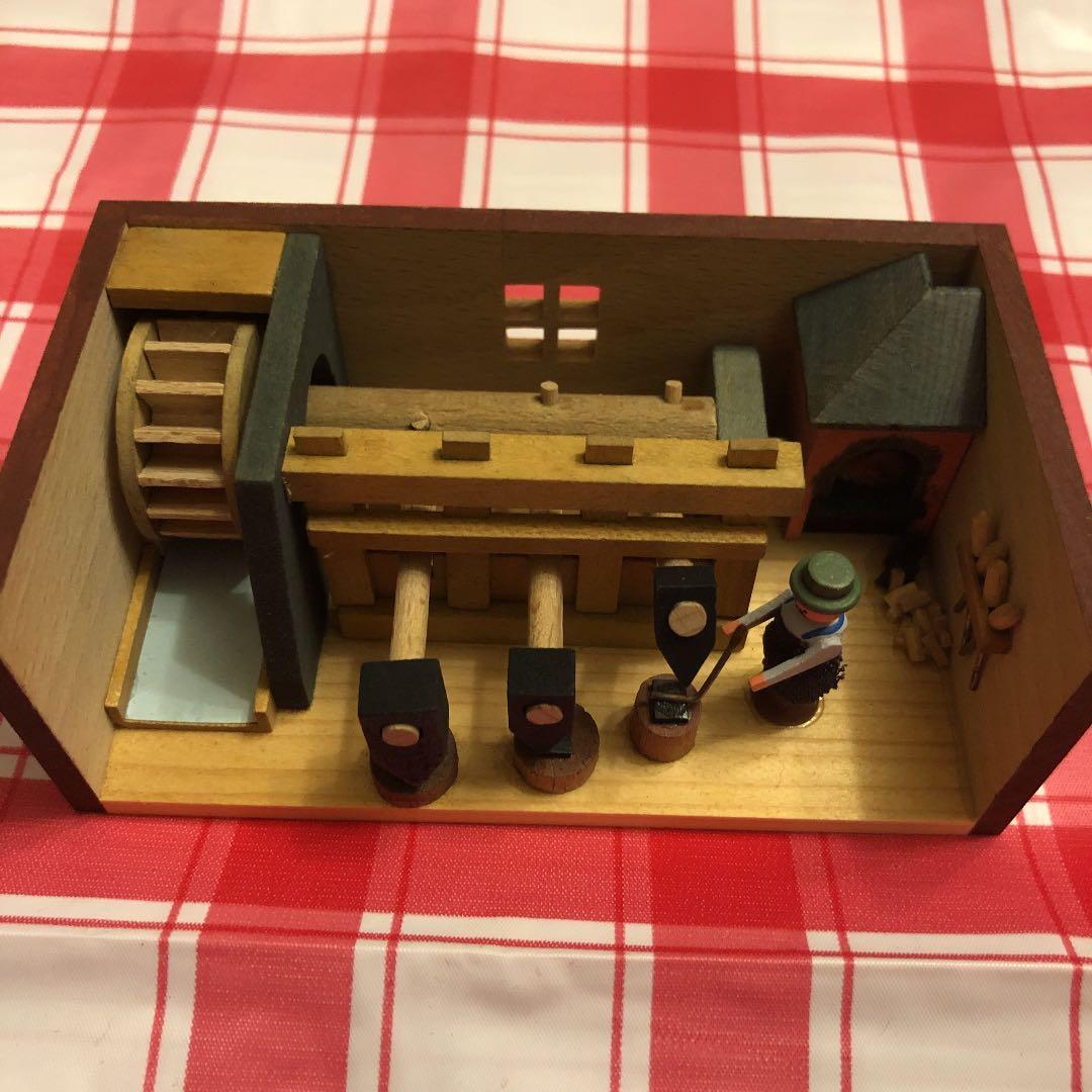 ドイツ製　ハンドメイド　木製ドールハウス　『工場』