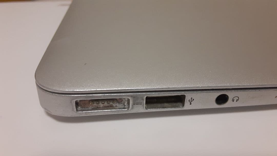 MacBook Air 13インチ i5 256GB 4GB Mid 2013