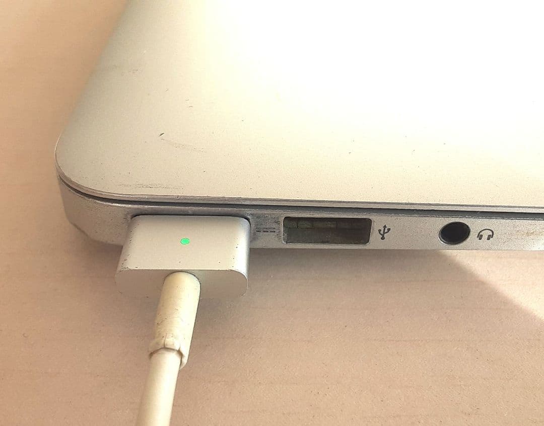 MacBook Air 13インチ i5 256GB 4GB Mid 2013