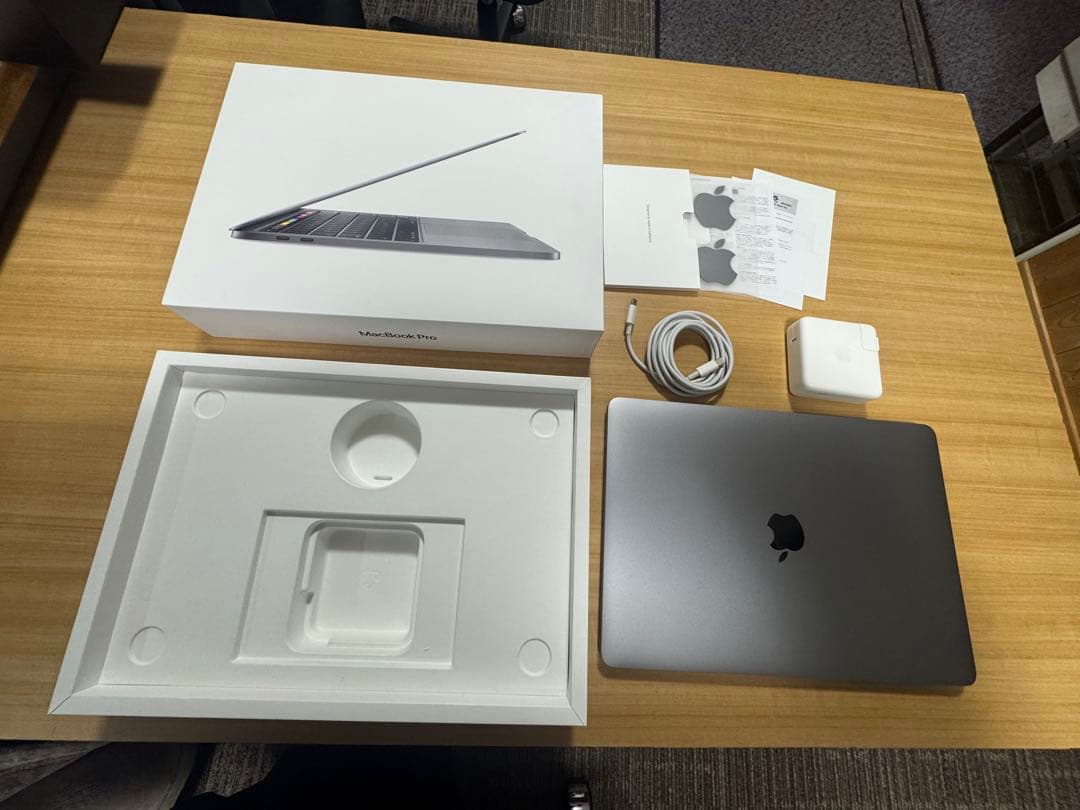 MacBook Pro 2020年　i5. 16gb. 512gb.