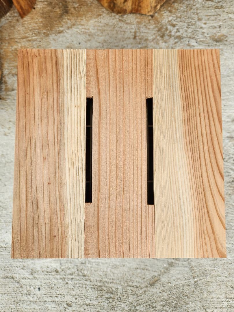 熟練大工作製、柾目板使用で重箱の節抜けの心配なし、日本蜜蜂３段重箱式巣箱
