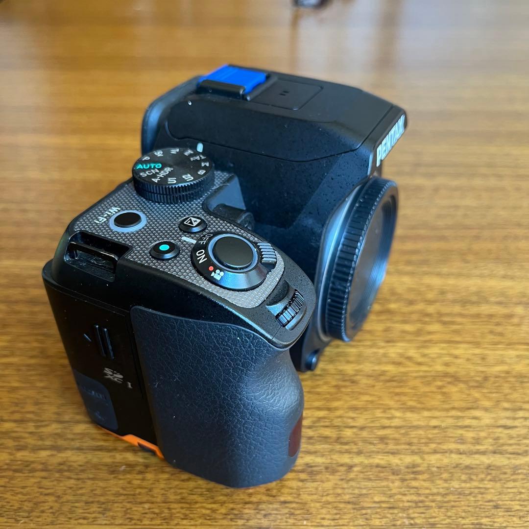PENTAX K-70 見た目はスタイリッシュなK-S2ブラックxオレンジ