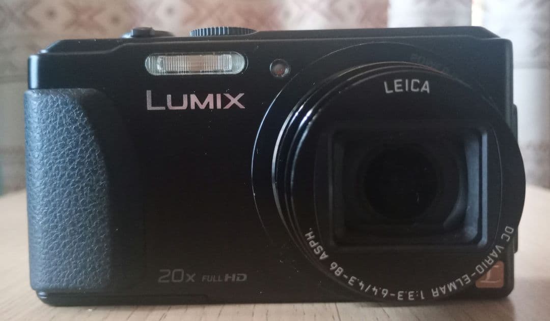 中古美品　LUMIX DMC-TZ40　コンパクトデジタルカメラ