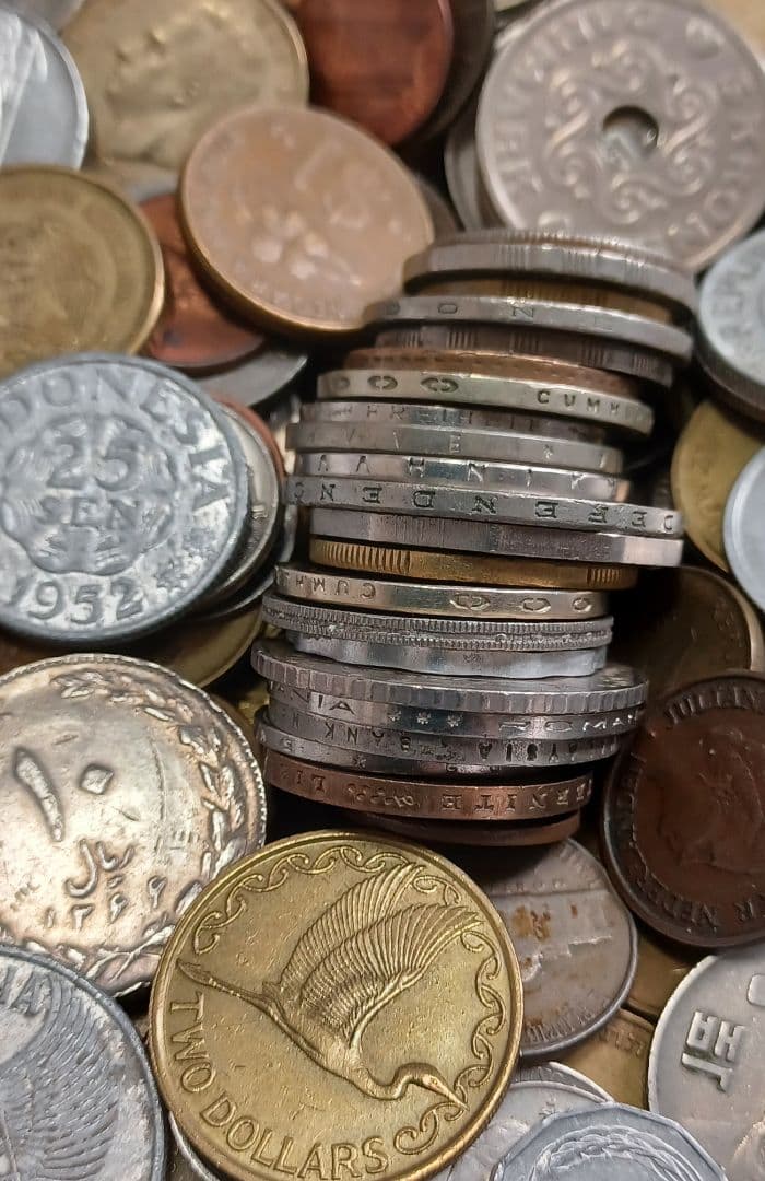 1.7kg分の外国(海外)の硬貨 《ケース入りのおまけ付き》
