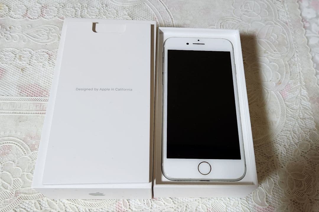スマートフォン本体 iPhone 7 with box and charger