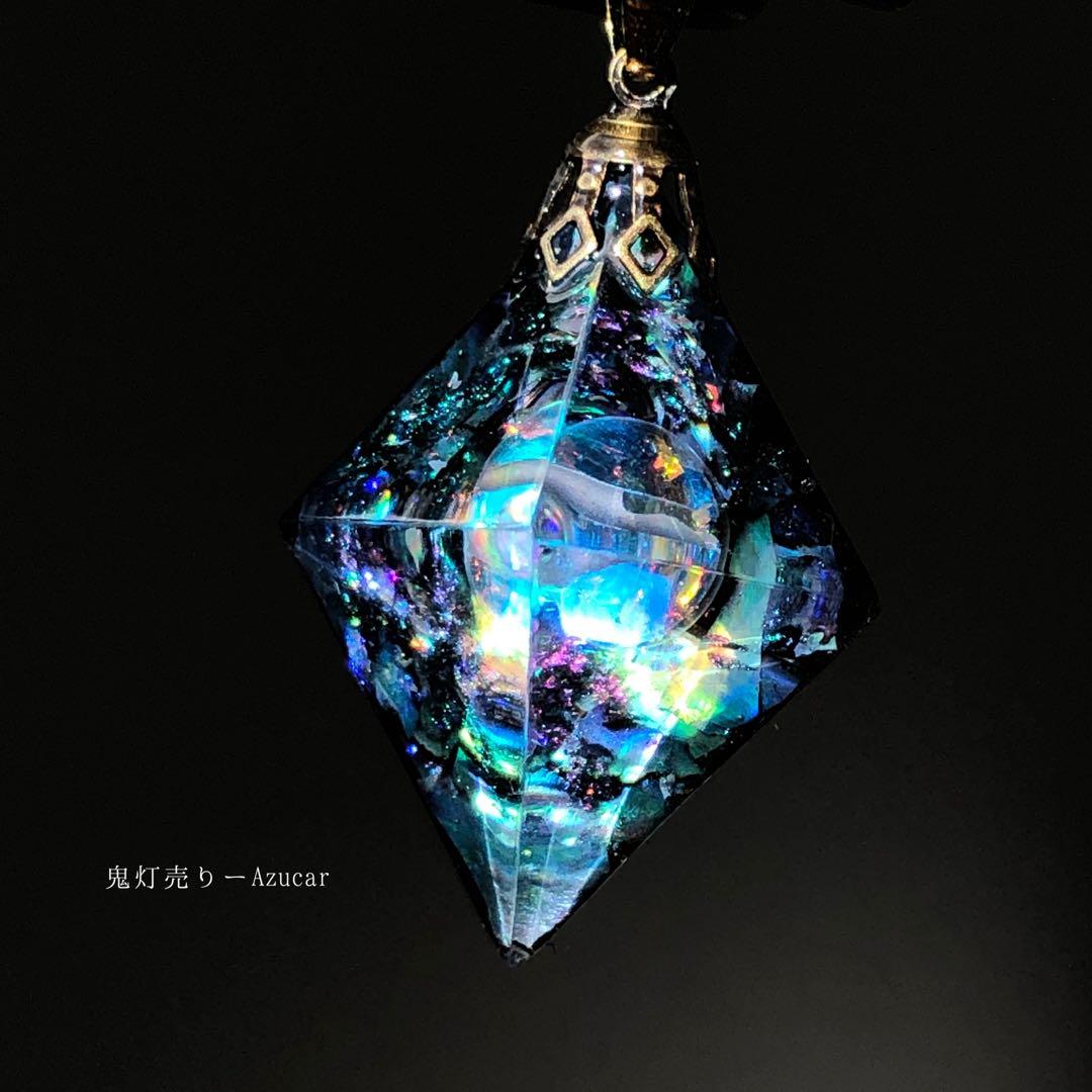 月の涙を集めて。宇宙レジン　蓄光ネックレス