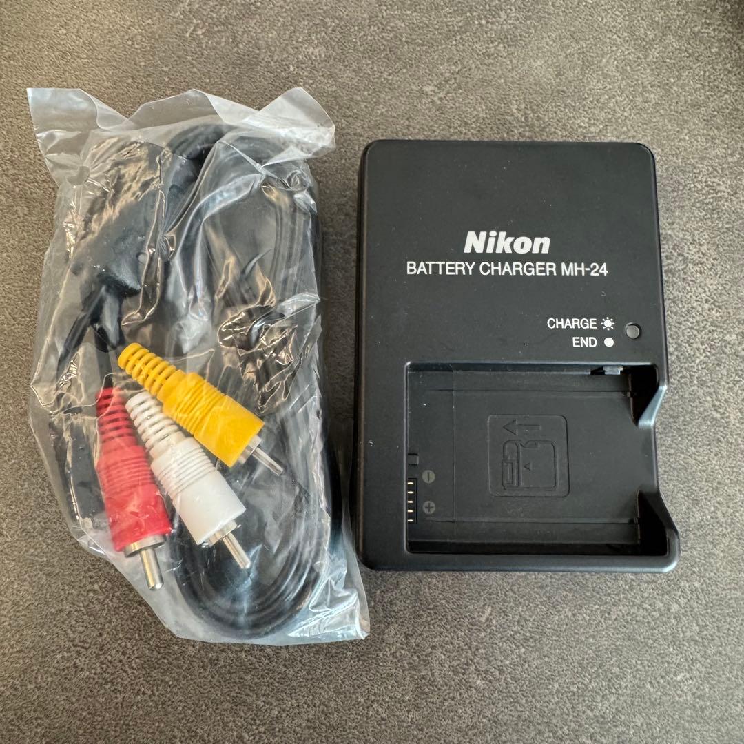 Nikon デジタル一眼レフカメラ 赤