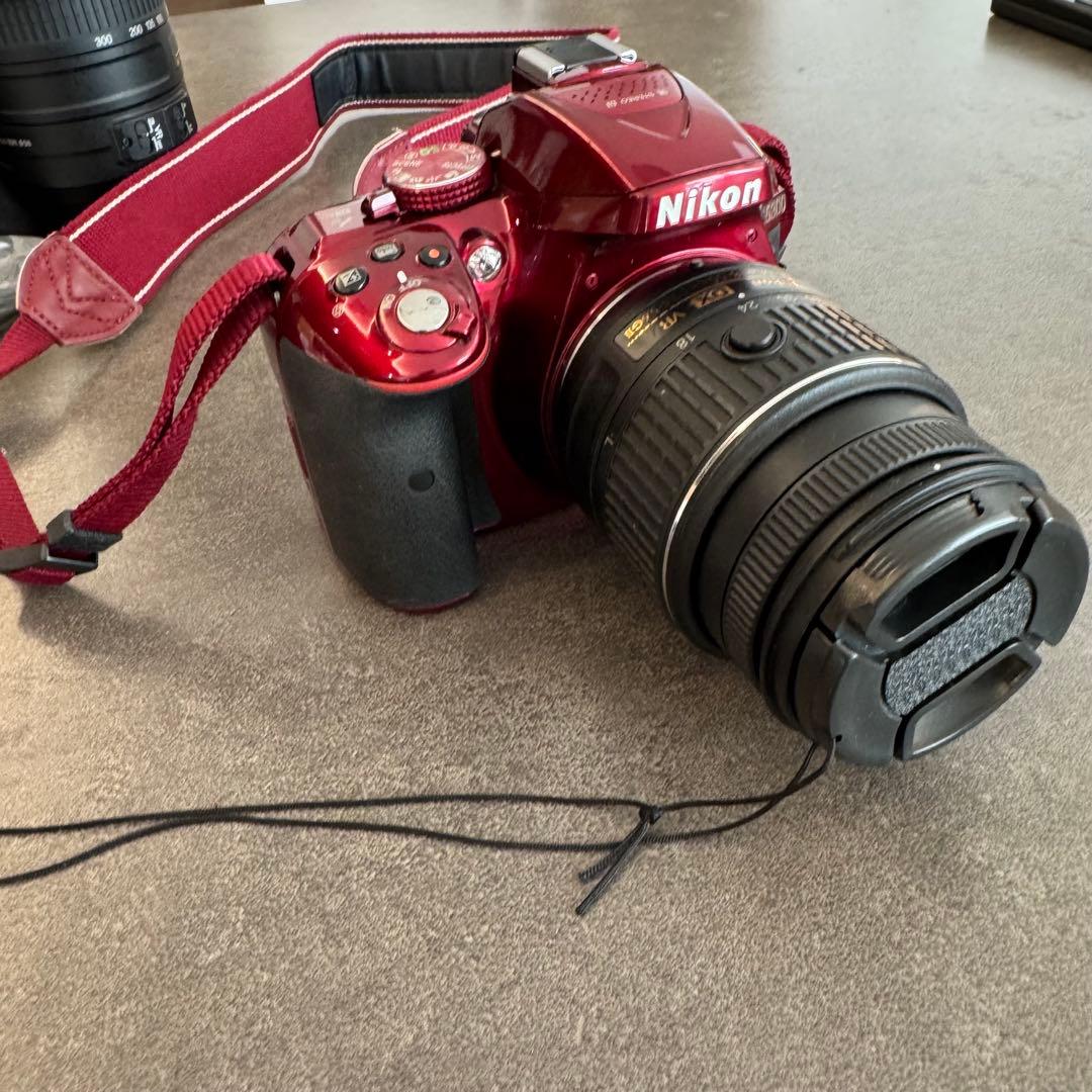 Nikon デジタル一眼レフカメラ 赤