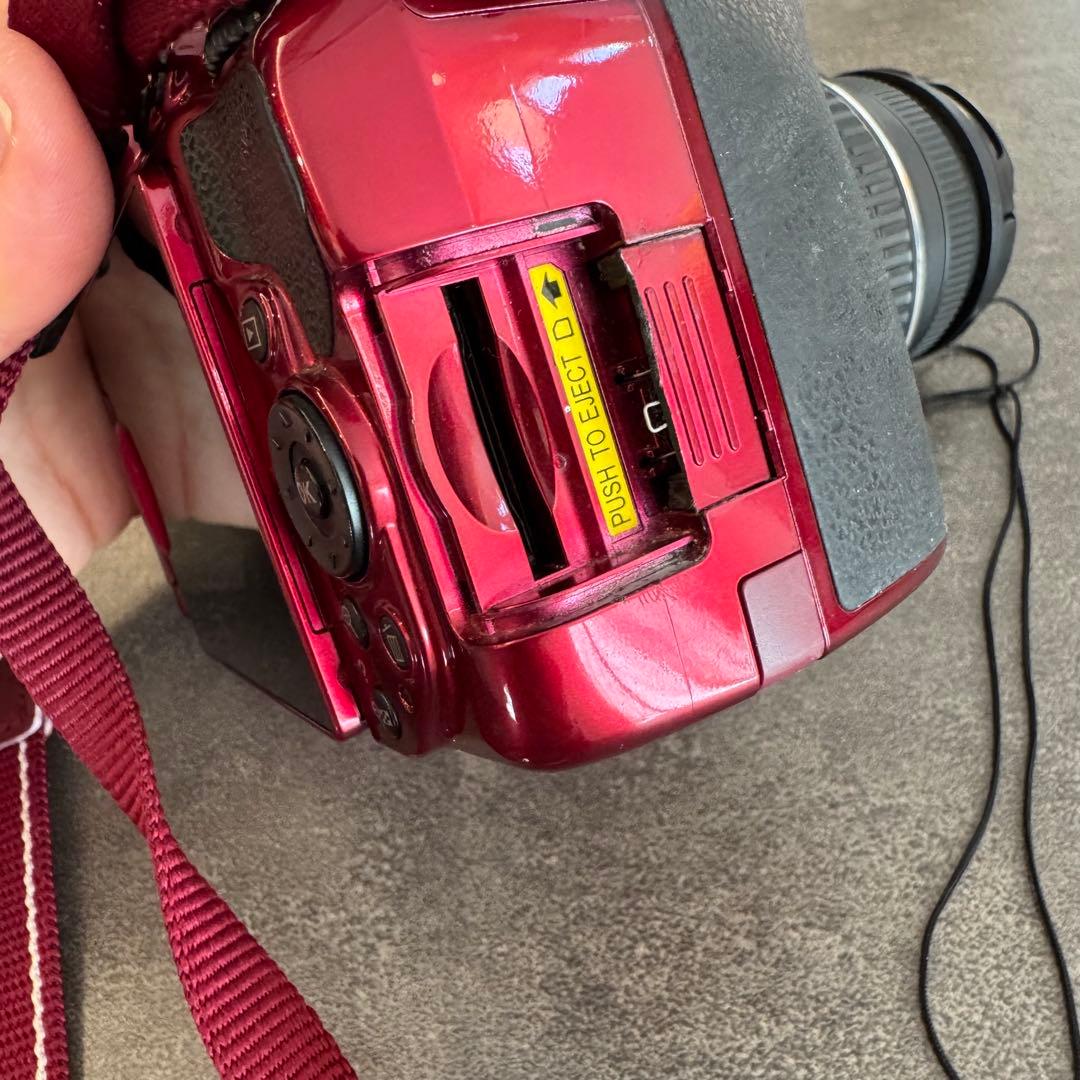 Nikon デジタル一眼レフカメラ 赤