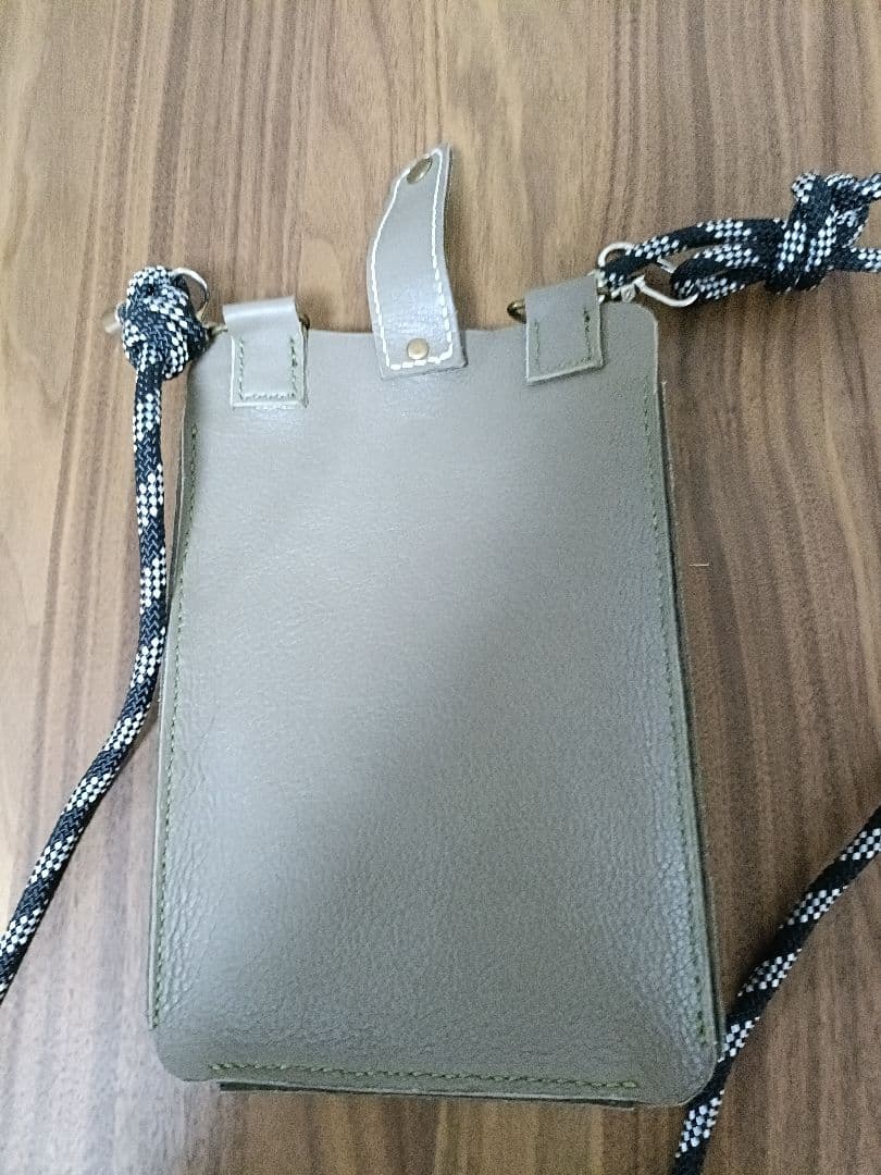 ポシェット　サコッシュ　ボディバッグ　ヌメ革　手縫い　新品
