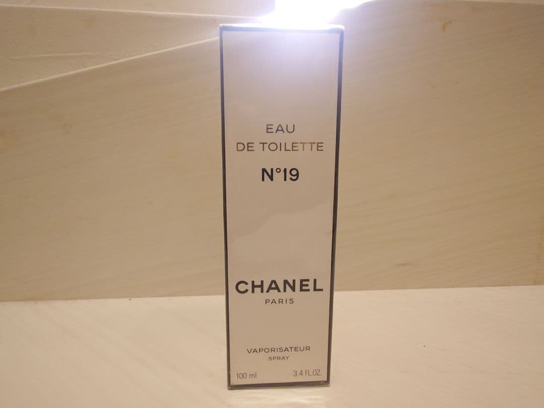CHANEL Eau de Toilette N°19 100ml スプレー
