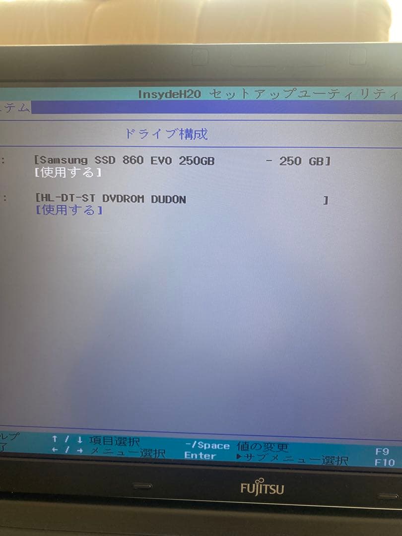 富士通　ノートパソコン　A576/A