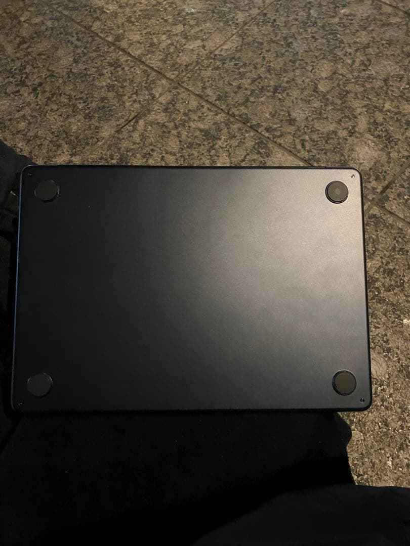 MacBook Air M2 8GBスペースグレー