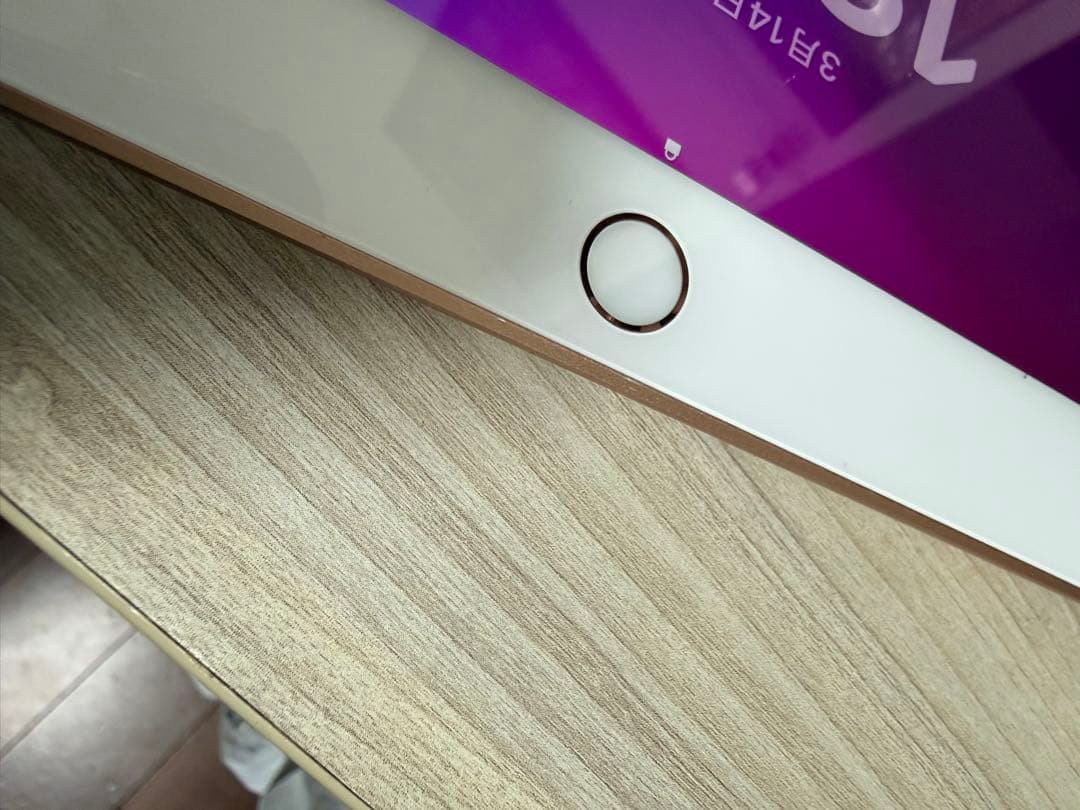 iPad第7世代 32GB シルバーSIMフリー クリアケース付き