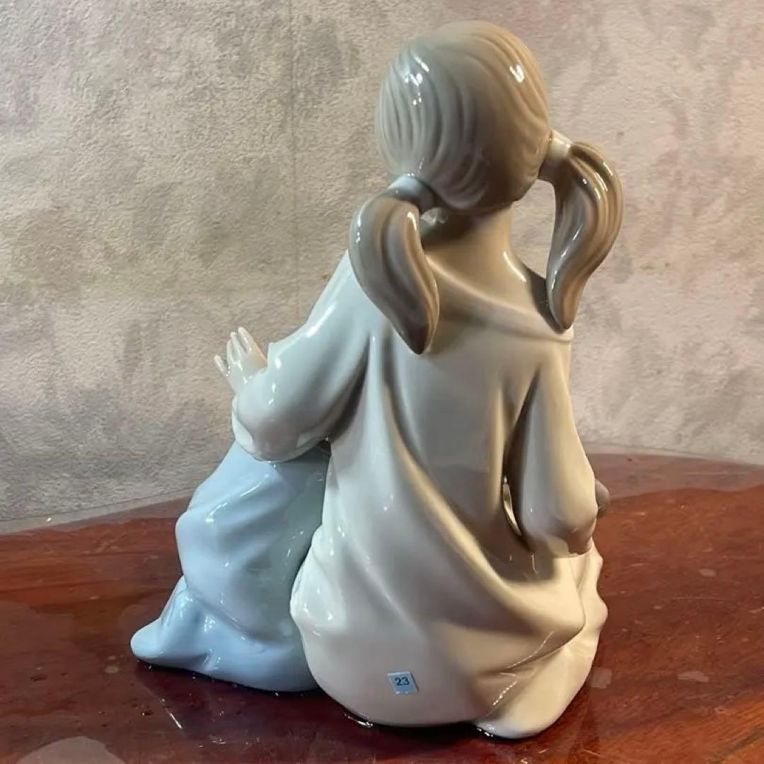 「リヤドロ（LLADRÓ）」の「リトルシスター（Little Sister）」