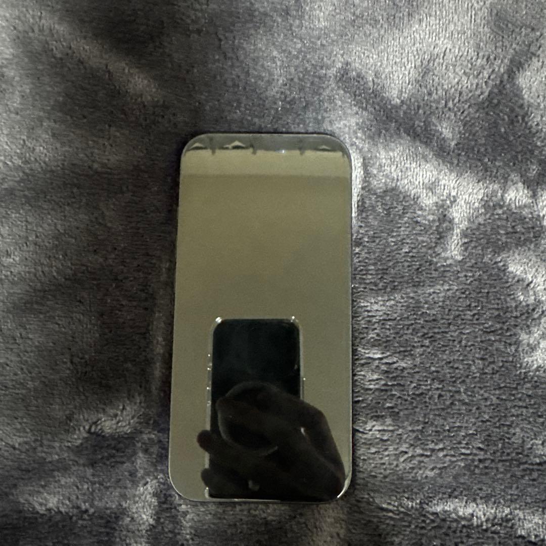 iPhone 16 ブラック