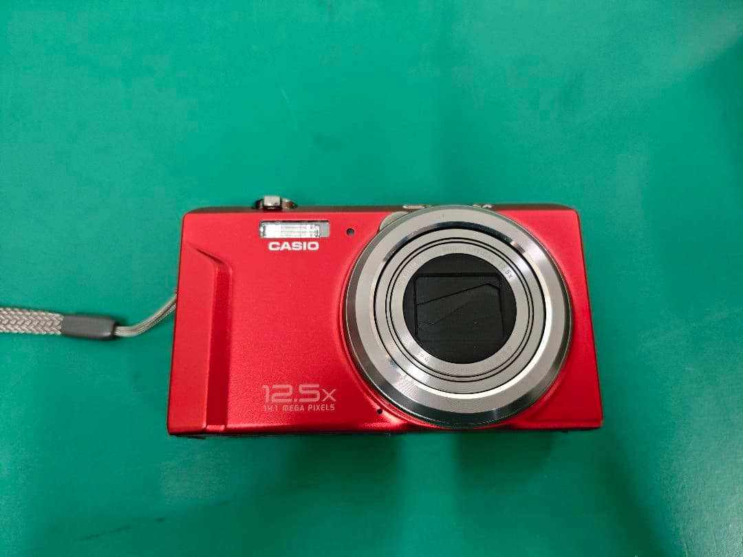 CASIO EXILIM コンパクトデジタルカメラ レッド　EX−ZS100