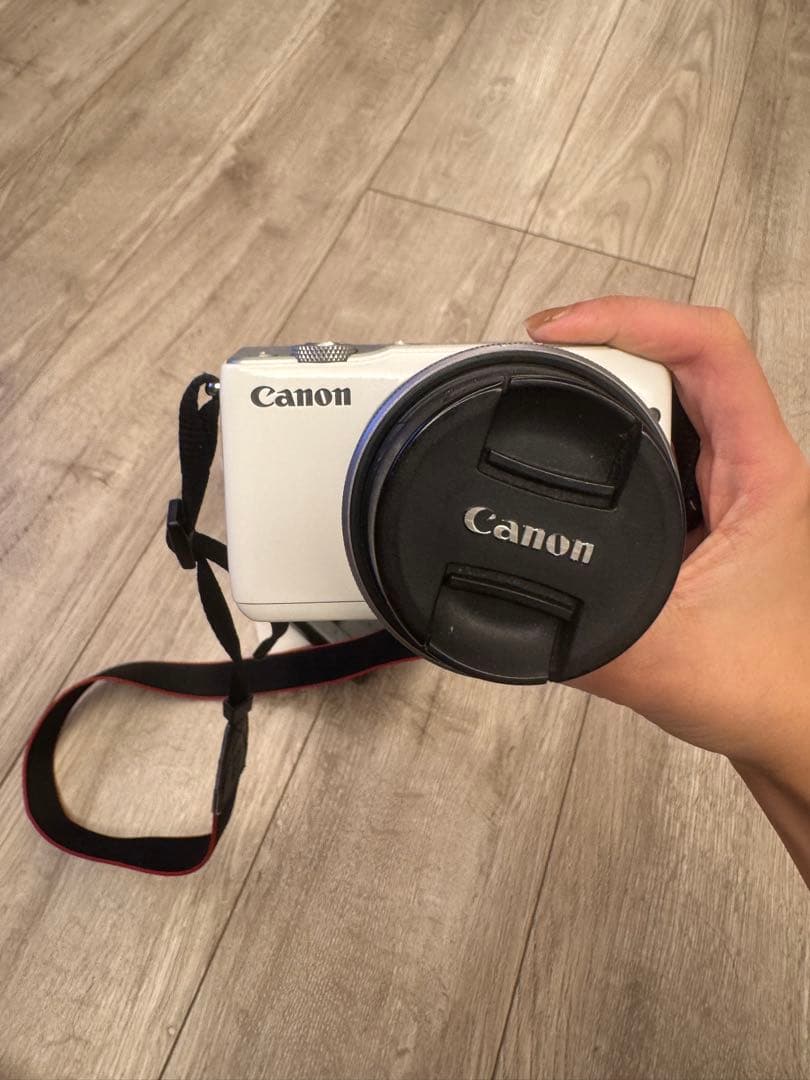 美咲【美品*付属品付き】canon EOS M10ミラーレスカメラ