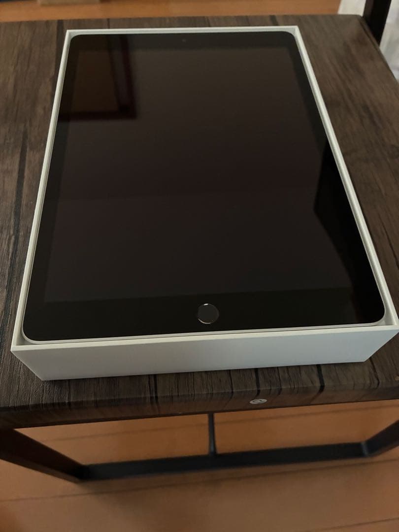 Apple iPad 10.2インチ シルバー 本体 ９世代wifi-256GB