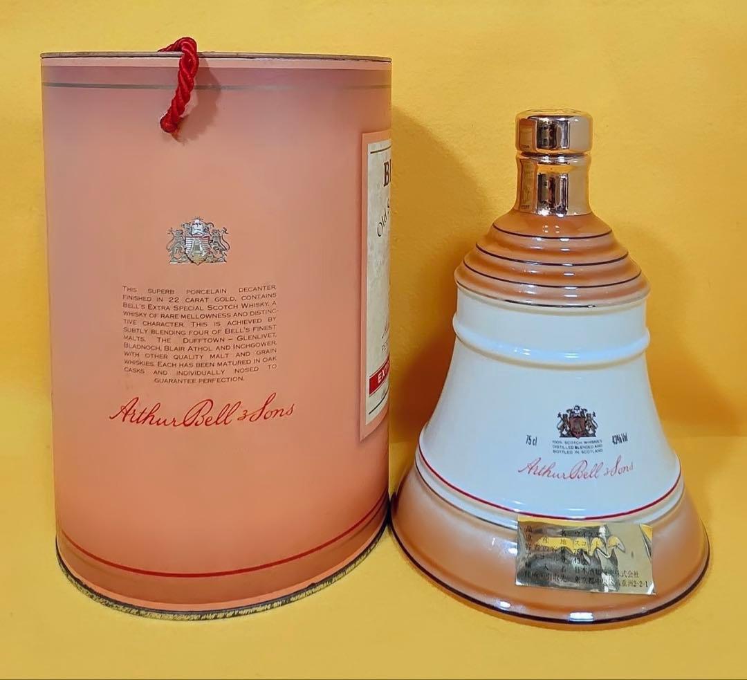 70年代ベルズ新品bellsオールドスコッチウイスキー箱付きベル型陶器デキャンタ