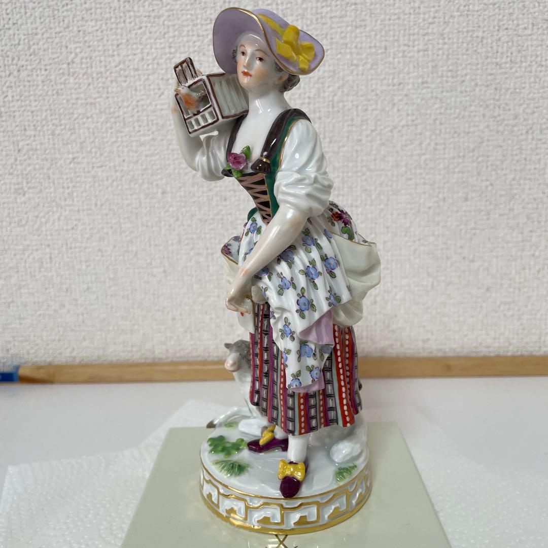 ・伝書鳩を持つ羊飼いの女性・マイセン・ボタン剣・高さ１８cm・Meissen・