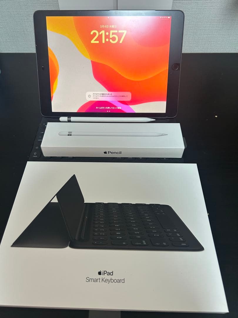 【特価】iPad 32GB Wi-Fiモデル 純正キーボード＆Pencil付き