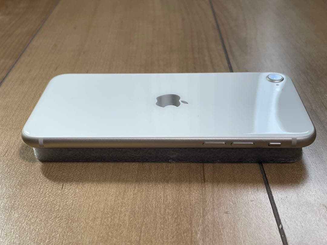 iPhone SE 第3世代 64GB スターライト バッテリー100%