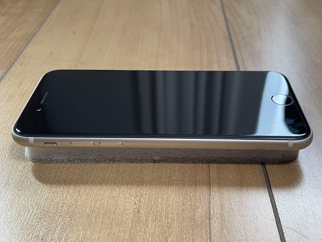 iPhone SE 第3世代 64GB スターライト バッテリー100%
