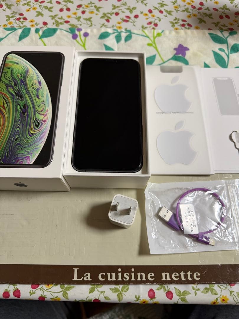 Apple iPhone XS スペースグレー 本体　256GB