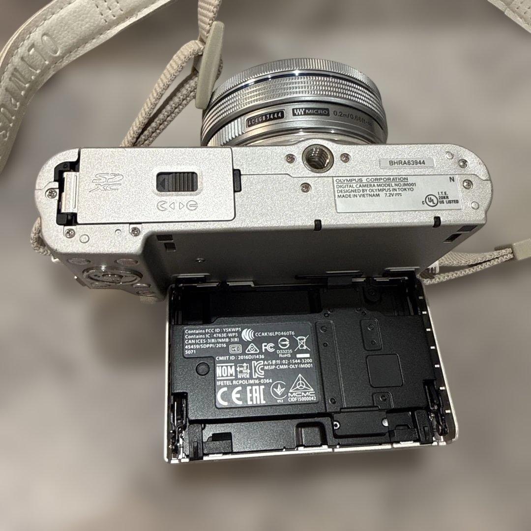 OLYMPUS PEN E-PL8 ホワイト美品