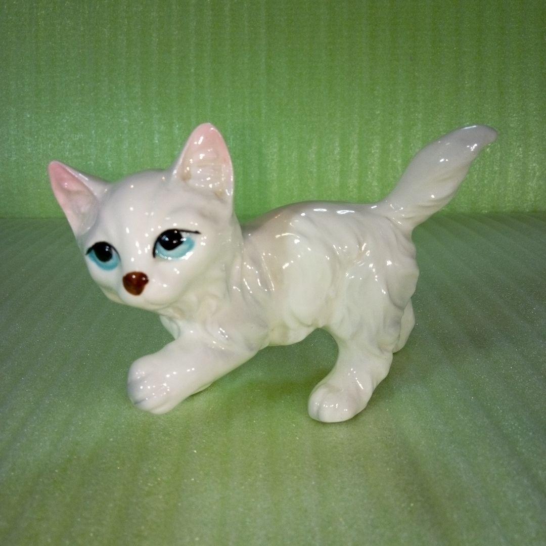 アンティークな猫の置物　白猫　white CAT　ホワイトキャット　レア　希少