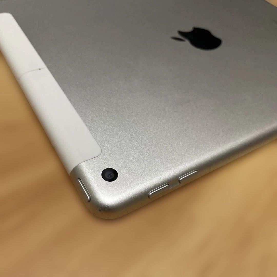 Apple iPad 第5世代32GB シルバー セルラーモデル