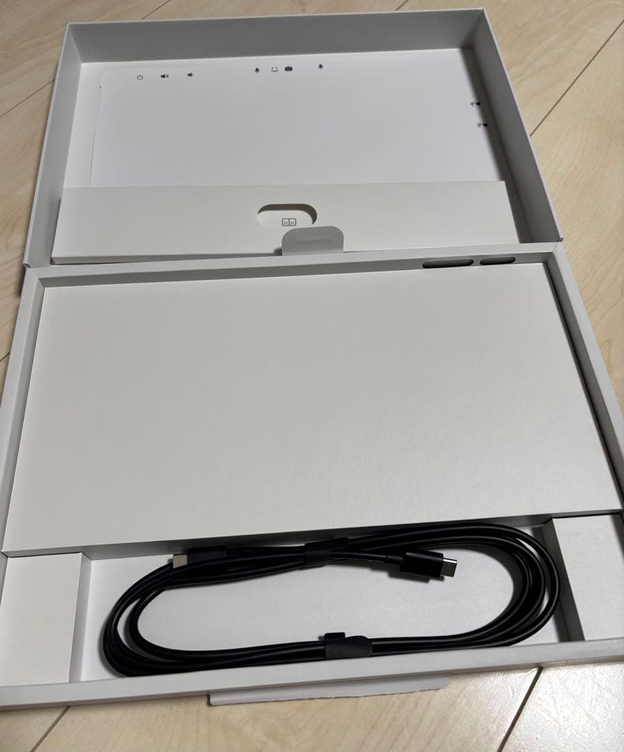 Microsoft Surface Pro 12本体と純正キーボード