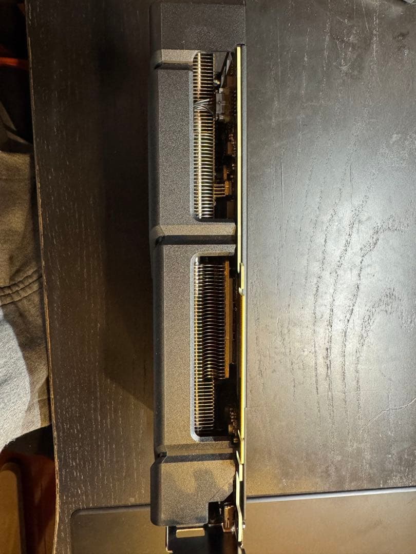 グラフィックボード・グラボ・ビデオカード ASUS RX7700xt 12gb