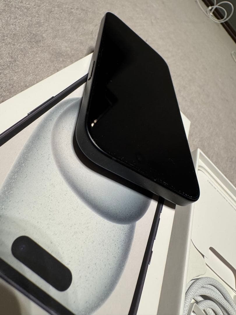(美品)iPhone 15 ブラック 本体 充電ケーブル付