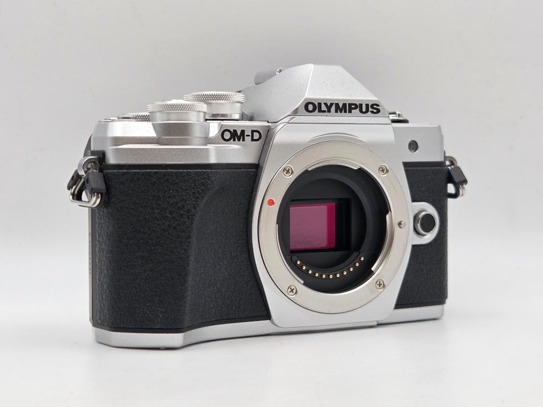 【極美】OLYMPUS OM-D E-M10 Mark iii ボディ シルバー